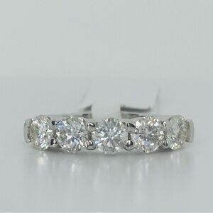2.21ct MOISSANITE ring size 7